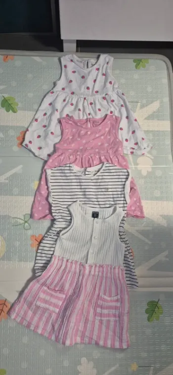 Lot de 4 robes petite fille