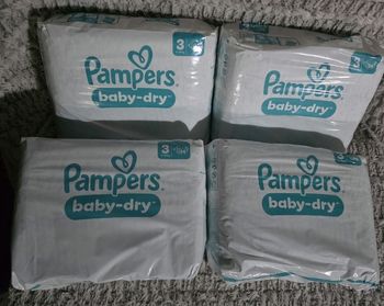 Couches Pampers Baby Dry taille 3