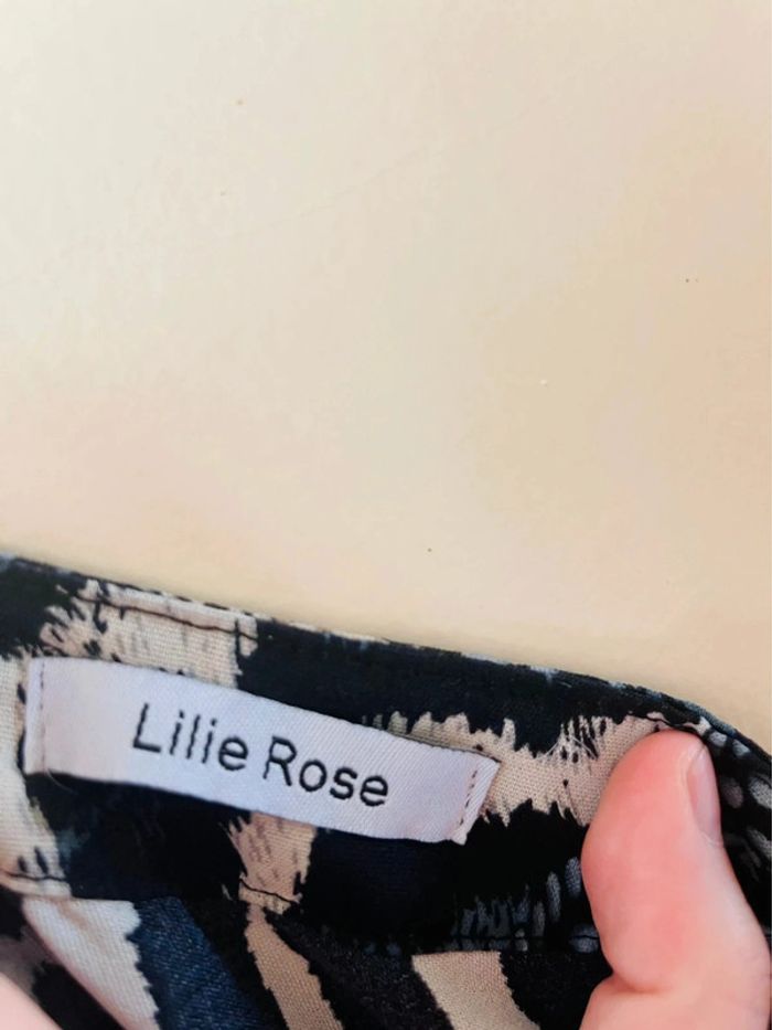 Sublime robe fluide décolleté en V manche longue à motif Lilie rose - photo numéro 11