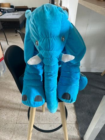 Peluche éléphant bleu