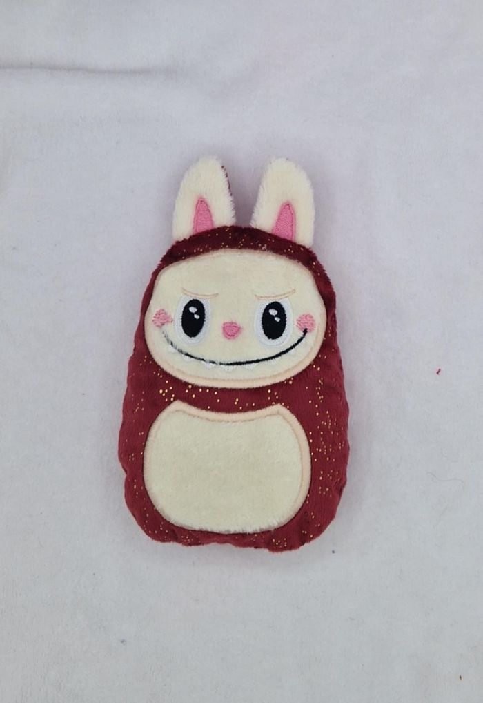 Joli peluche Labubu rouge - photo numéro 2