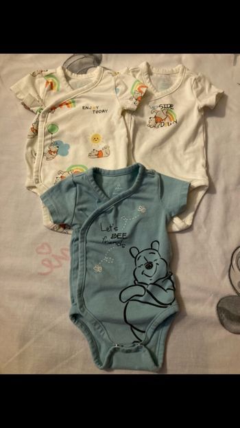Lot 3 bodies manche courte Disney Winnie l’ourson