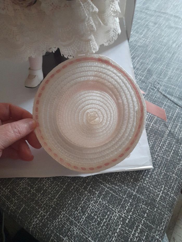 Poupée porcelaine fleurs et dentelles vintage - photo numéro 14