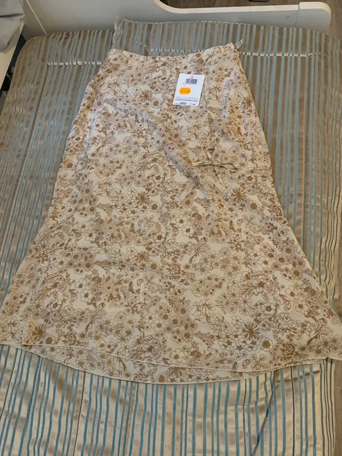 jupe midi neuve - photo numéro 2