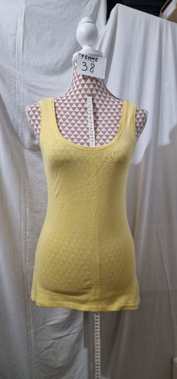 Débardeur, jaune, en très très bon état, en coton & elasthanne, longueur 64cm, largeur d'épaule 29cm