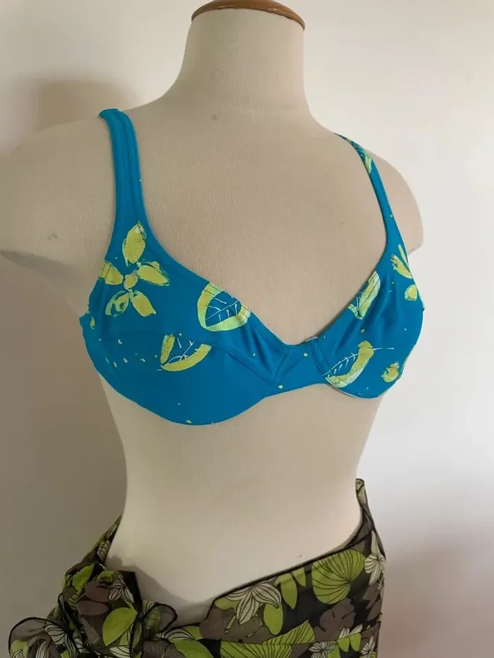 Lot de 5 hauts de maillots de bain taille 1 - photo numéro 8