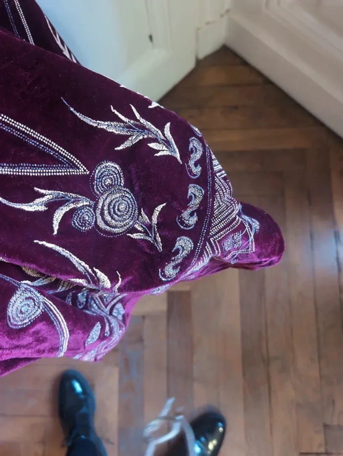 Robe noire motifs dorés - photo numéro 3