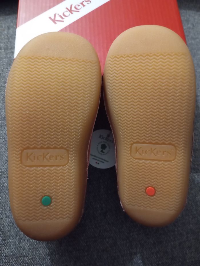 Kickers neuves pour fille en taille 25 - photo numéro 5