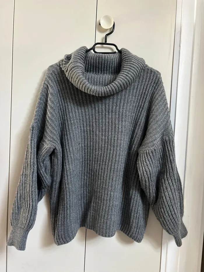 Pull col roulé gris