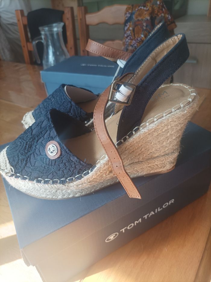 Chaussures femme taille 37 neuve