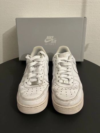 Baskets blanches Nike Air Force1 pointure 40.5