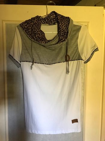 T-shirt gris blanc léopard