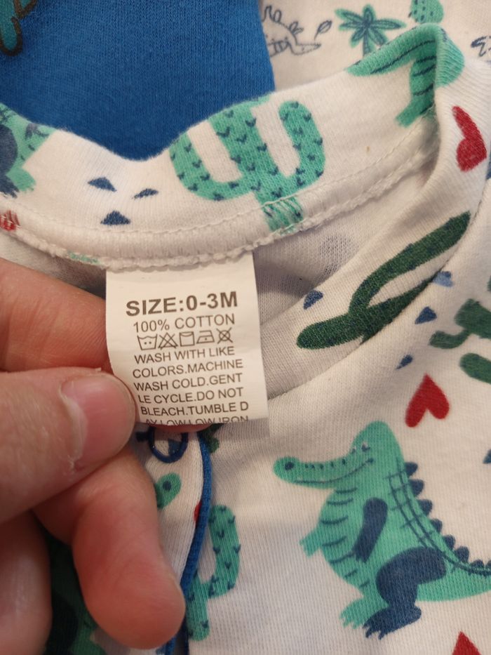 Lot de 3 bodies pyjamas 0-3 mois vêtements - photo numéro 2