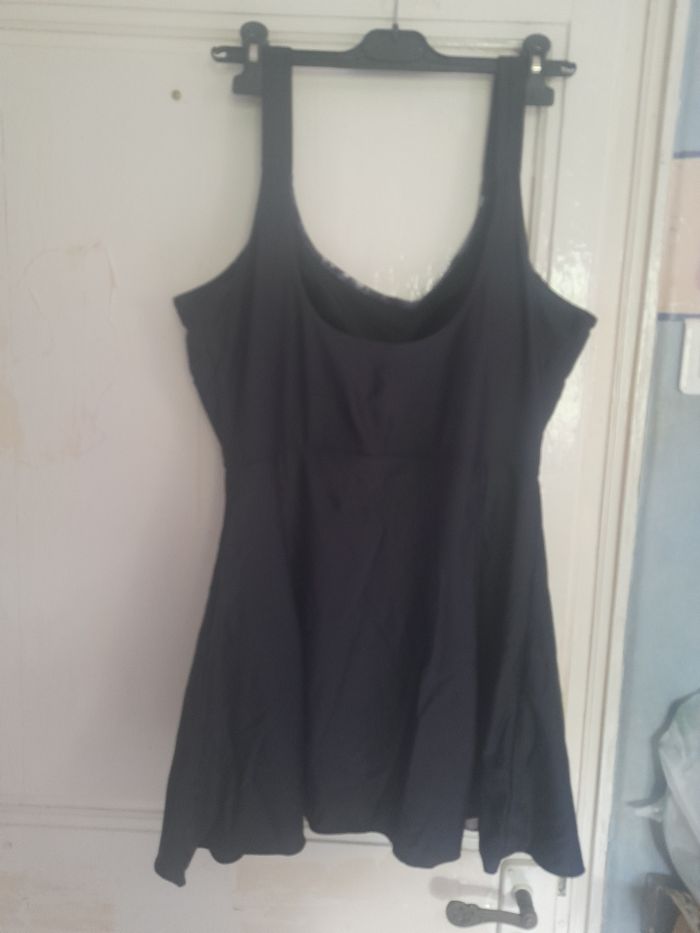 Maillot de bain jupette noir et fleuri, marque Blanche porte, taille 48 - photo numéro 2