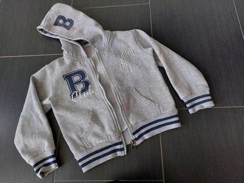 Gilet zippé à capuche