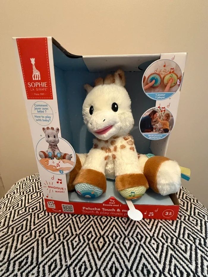 Vulli - Peluche Sophie la girafe touch and music
