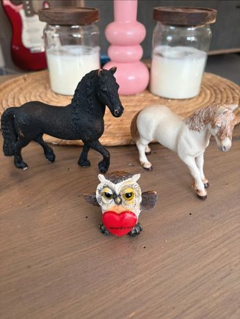 Lot 2 chevaux Schleich et Papo + 1 chouette