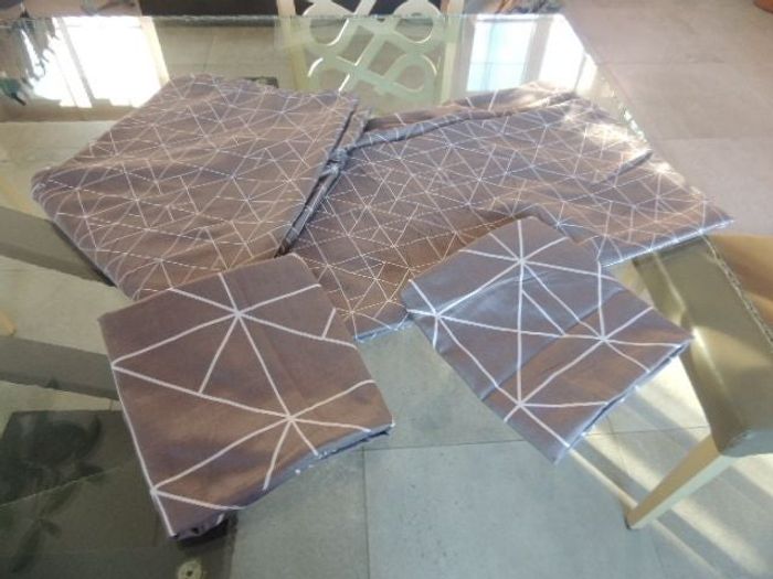 Parure housse de couette + 2 taies pour lit 140 cm.