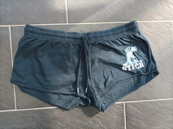 Joli short Stitch taille M (40-42)