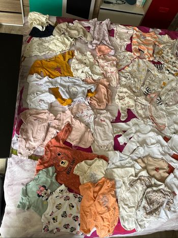 Lots vêtements bébé fille 1 mois