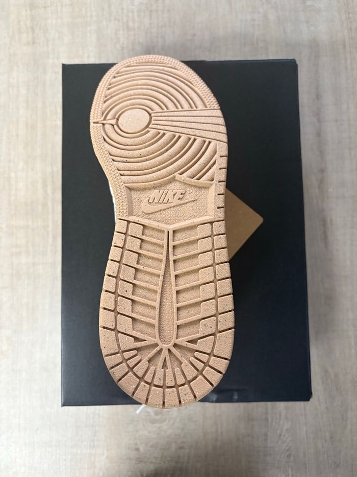 Nike Jordan One Low «  Mushrooms » - photo numéro 6