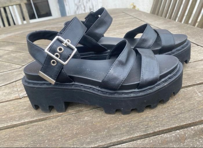 Sandales compensées noires - photo numéro 2