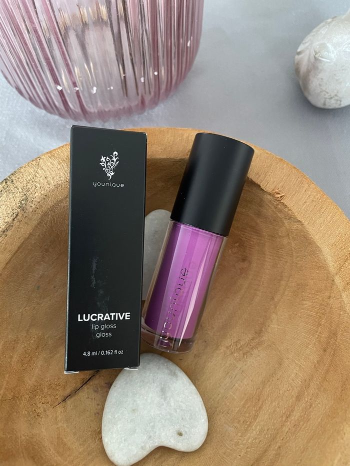 Gloss Lighthearted Younique