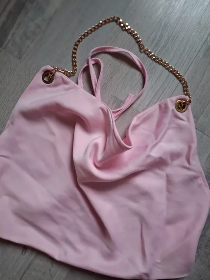 Croc top rose avec chaînette - photo numéro 2