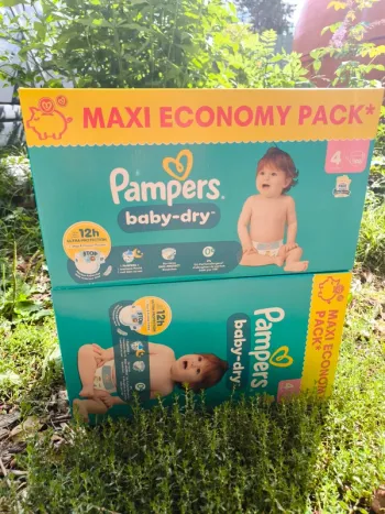 Lot de 2 cartons de couches baby dry taille 4 (216couches) neuf