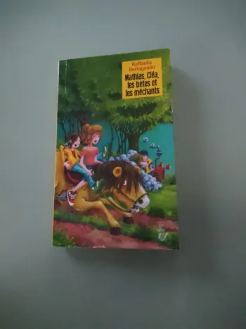Livre Mathias, Cléa, les bêtes et les méchants lire c'est partir