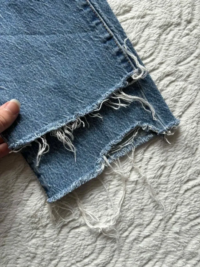 Jean Levi’s femme Wedgie Straight L28 36/38 S/M Premium Bleu taille haute 7/8 eme cropped effiloché - photo numéro 5