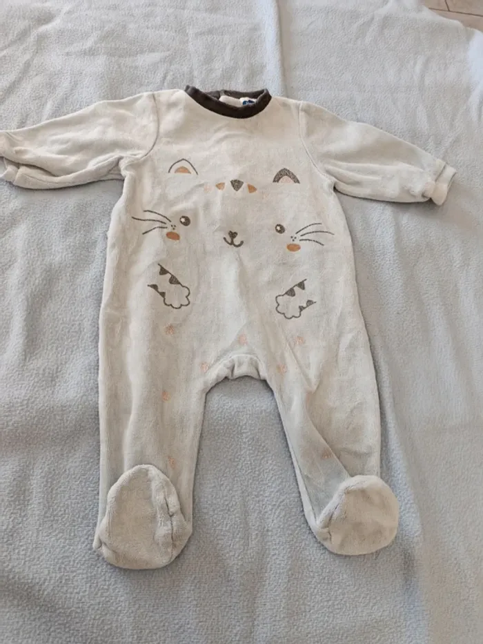 6 pyjamas 3mois - photo numéro 12