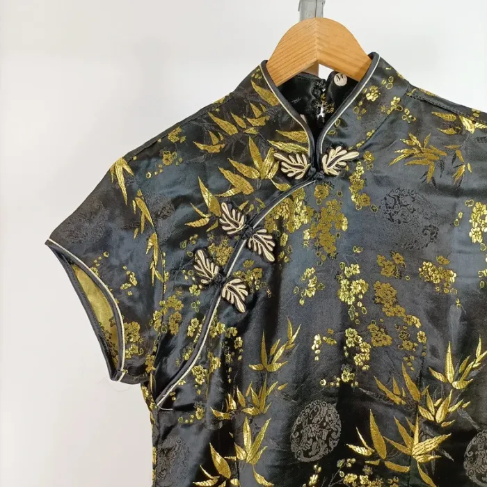 Robe chinoise noire dorée satinée col mao broderies florales taille M fendue A1349 - photo numéro 6