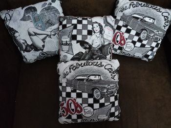 4 petits coussins retro