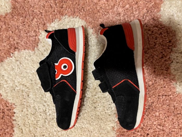 Mod8 baskets noires et rouge état neuf