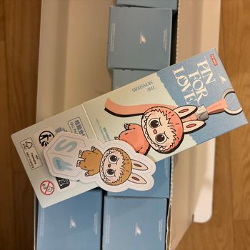 Labubu pin for love- S