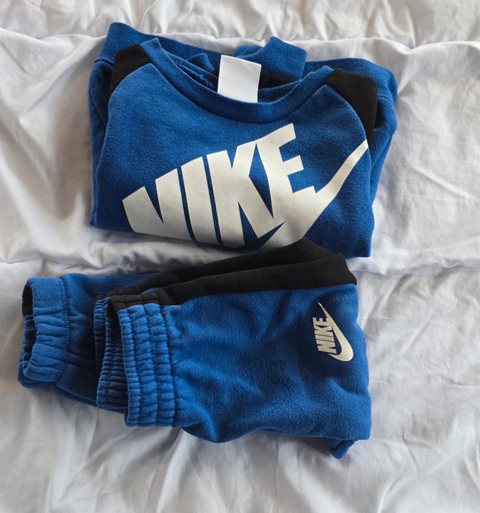 Ensemble survêtement Nike - photo numéro 2