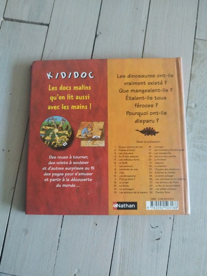 Livre Les dinosaures - photo numéro 2