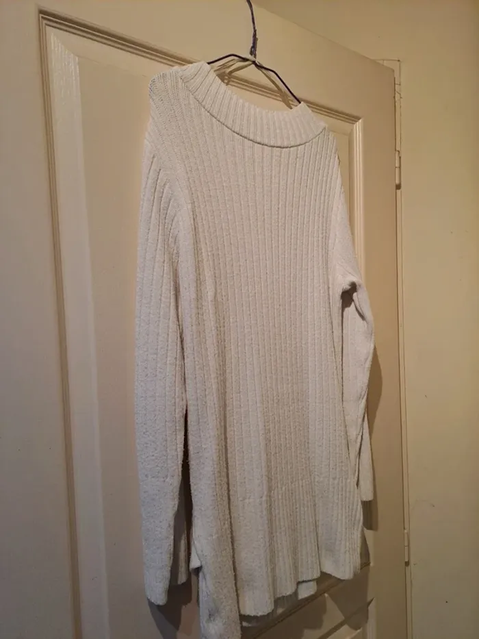 Pull blanc avec boucle devant - Sans marque - Taille 40 - Bon état. - photo numéro 7