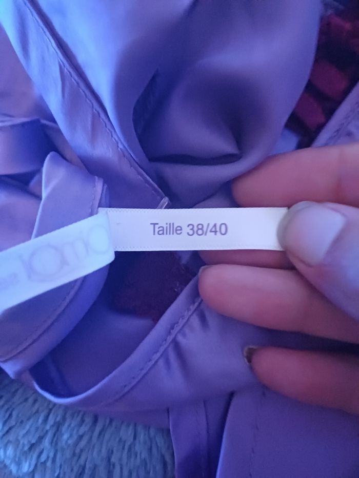 Jolie nuisette satinée lilas et dentelle bordeaux O'moi sexy - photo numéro 9