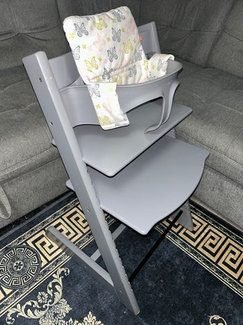 Chaise Tripp Trapp Stokke grise + Babyset