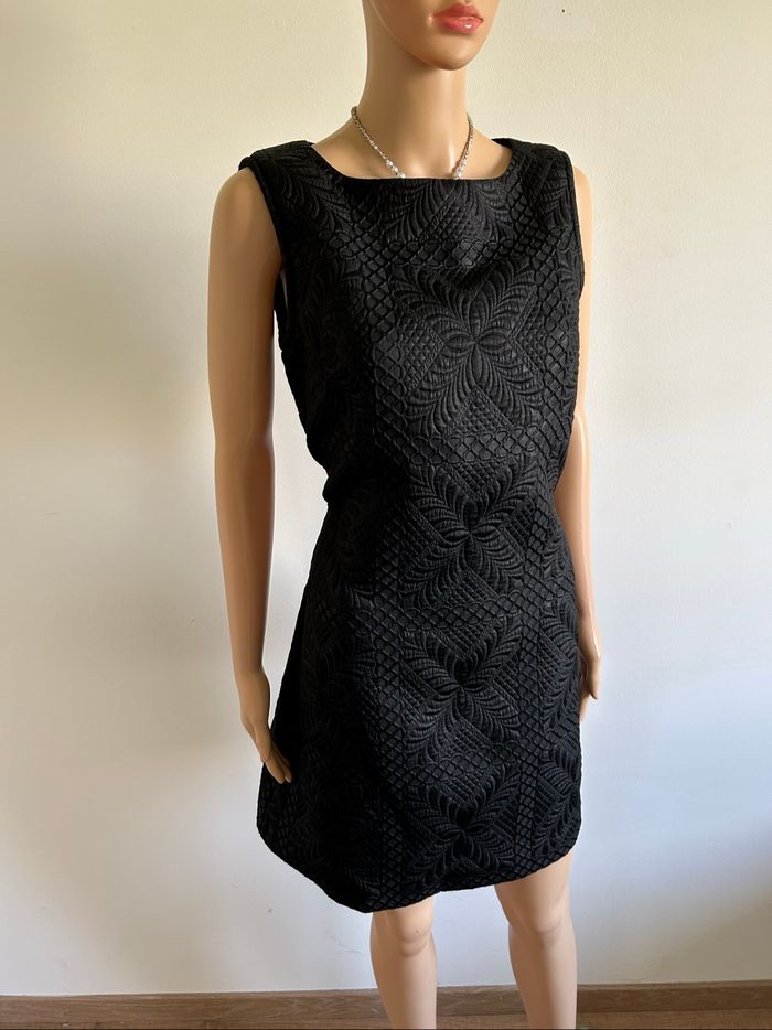 Robe noire sans manches Naf Naf taille 38 jamais portée - photo numéro 2