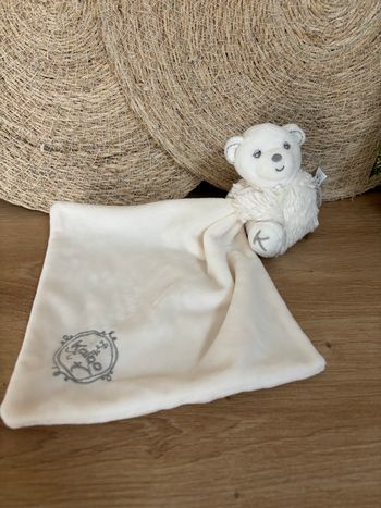 Doudou ours perle mouchoir crème gris kaloo