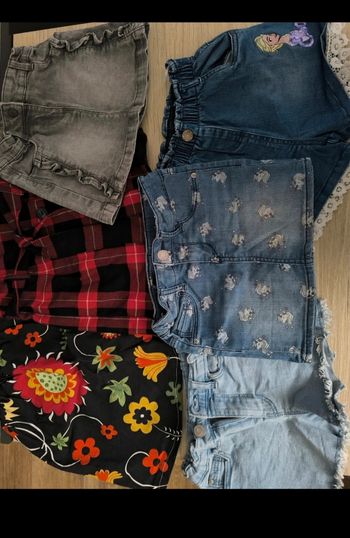 Lot de jupes et shorts 4 ans