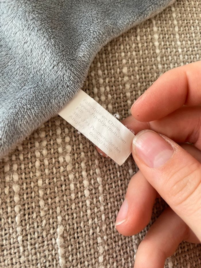 Peluche doudou plat 21cm FIP objet pub ane gris et blanc très bon état - photo numéro 3