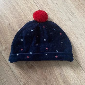 Bonnet avec poupon rouge