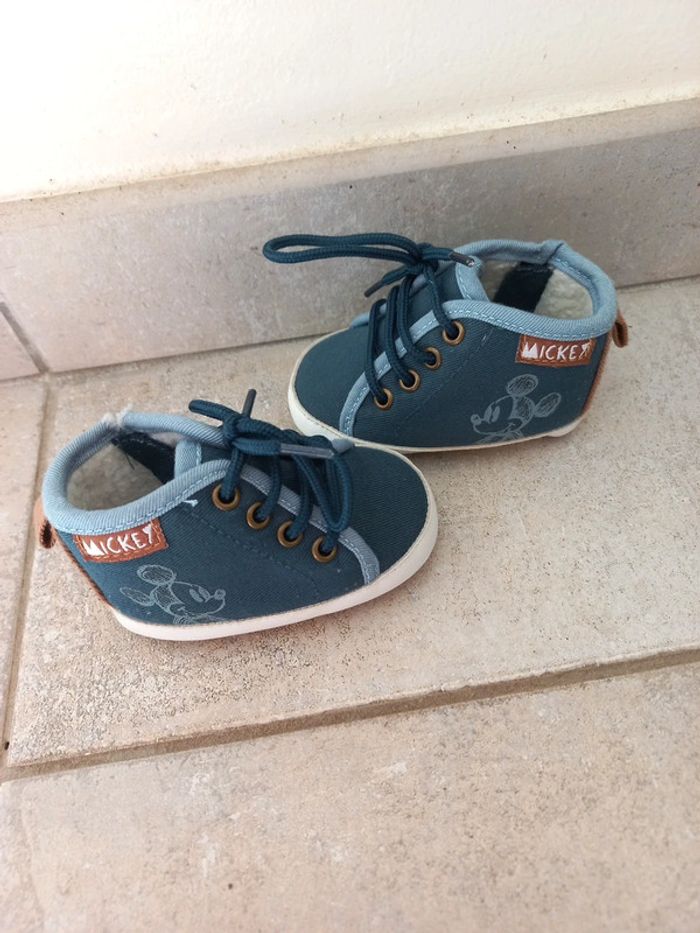 Petites chaussures bébé Mickey bleues 6/9 mois