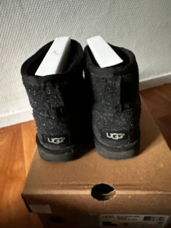 Ugg noir - photo numéro 4