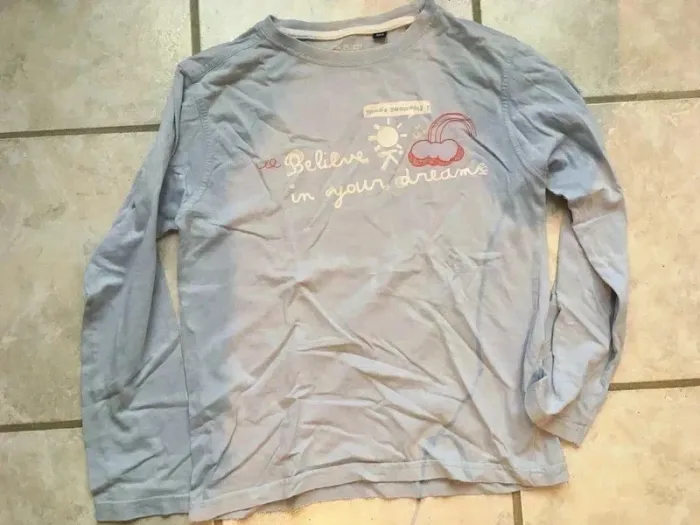 🌈 T-Shirt Manches Longues Fille 10 Ans – Parfait État – Motif “Believe in your Dream” - photo numéro 2