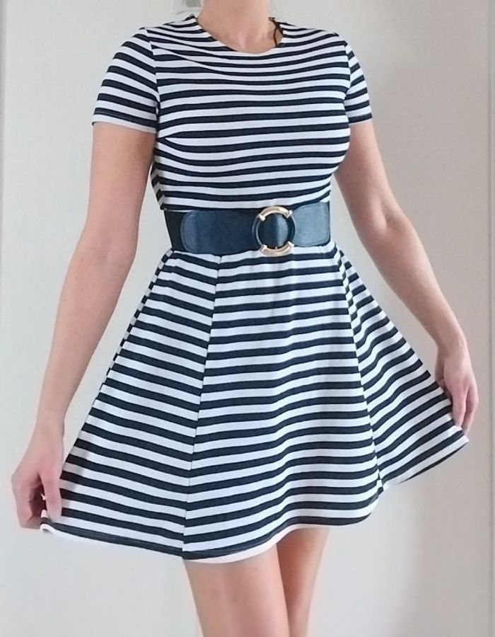Jolie robe rayée marine